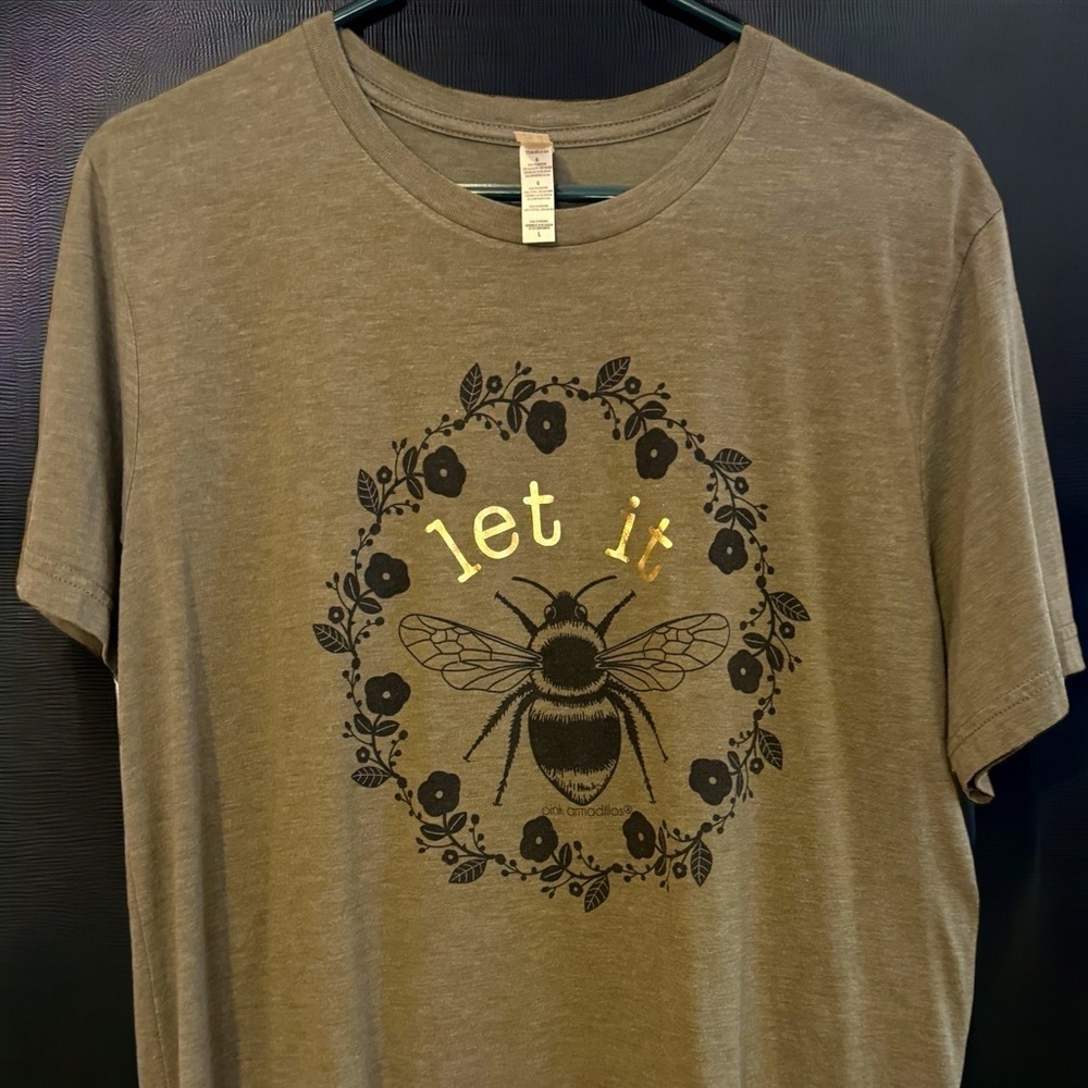 NWOT Pink Armadillos Let It Bee Bella Canvas Tee Large - Picture 6 of 6